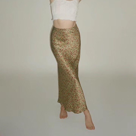 SOLD • NWT Realisation Par Joni Skirt in Dahlia - Picture 3 of 5